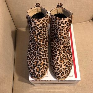New Cheetah Print Ankle Booties. Sz 9.5